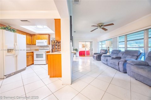 Villa ou maison à vendre à Tamarac, Floride: 2 chambres, 146.88 m2 № 1955847 - photo 17