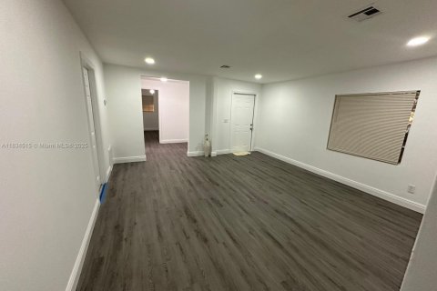 Casa en venta en South Bay, Florida, 3 dormitorios, 104.79 m2 № 1889952 - foto 14