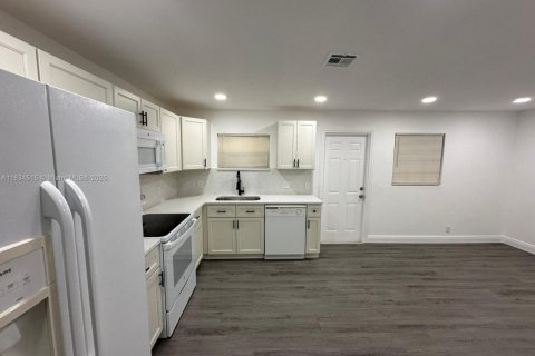 Casa en venta en South Bay, Florida, 3 dormitorios, 104.79 m2 № 1889952 - foto 29