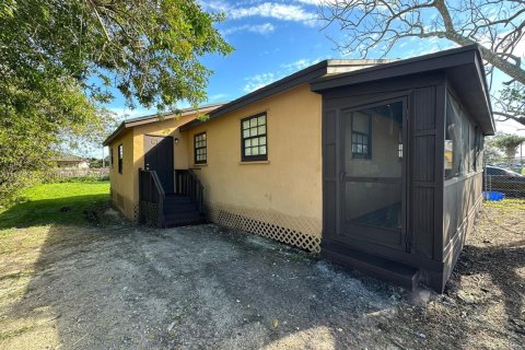 Casa en venta en South Bay, Florida, 3 dormitorios, 104.79 m2 № 1889952 - foto 2
