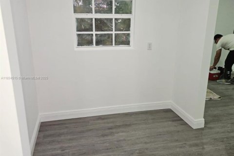 Casa en venta en South Bay, Florida, 3 dormitorios, 104.79 m2 № 1889952 - foto 5