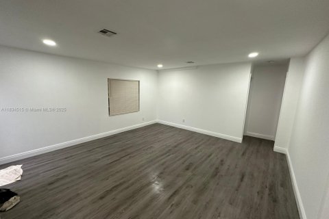 Casa en venta en South Bay, Florida, 3 dormitorios, 104.79 m2 № 1889952 - foto 16