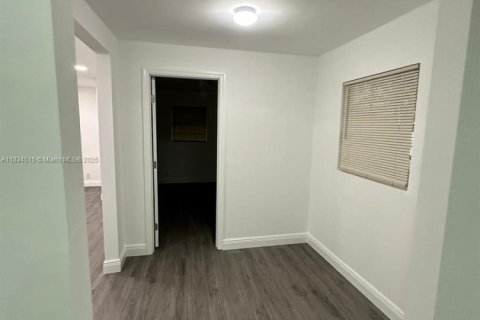 Casa en venta en South Bay, Florida, 3 dormitorios, 104.79 m2 № 1889952 - foto 19