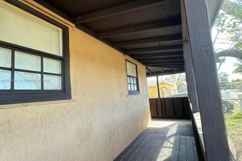 Casa en venta en South Bay, Florida, 3 dormitorios, 104.79 m2 № 1889952 - foto 4
