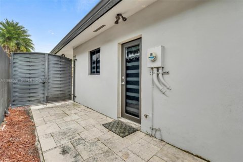 Propiedad comercial en alquiler en Miami, Florida, 1 dormitorio, 30.66 m2 № 2081295 - foto 4