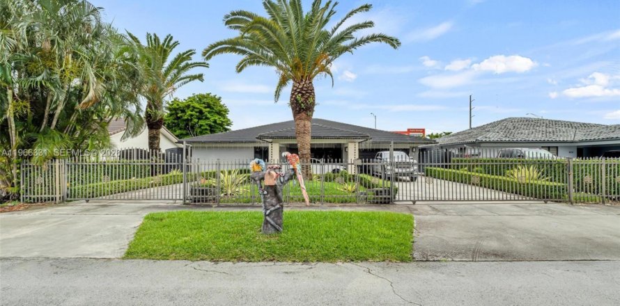 Propiedad comercial en Miami, Florida 1 dormitorio, 30.66 m2 № 2081295