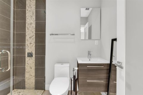 Propiedad comercial en alquiler en Miami, Florida, 1 dormitorio, 30.66 m2 № 2081295 - foto 10