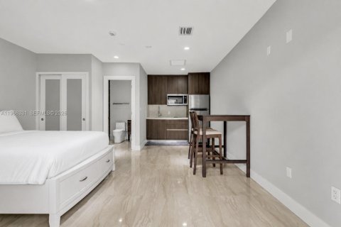 Propiedad comercial en alquiler en Miami, Florida, 1 dormitorio, 30.66 m2 № 2081295 - foto 6