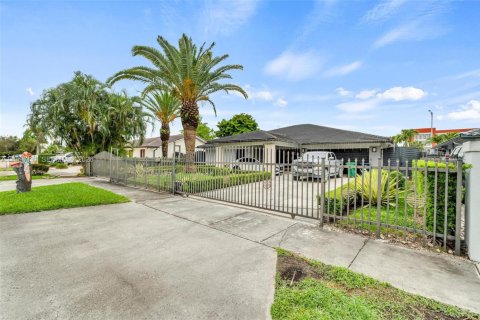 Propiedad comercial en alquiler en Miami, Florida, 1 dormitorio, 30.66 m2 № 2081295 - foto 2