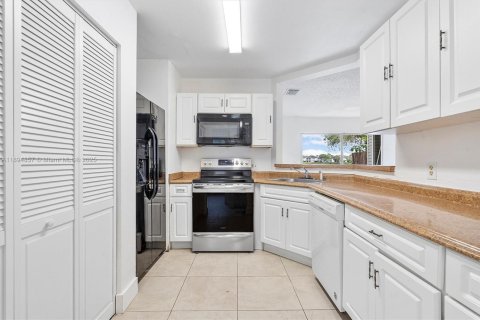 Снять в аренду квартиру в Окленд-Парк, Флорида 2 спальни, 94.76м2, № 1949281 - фото 4