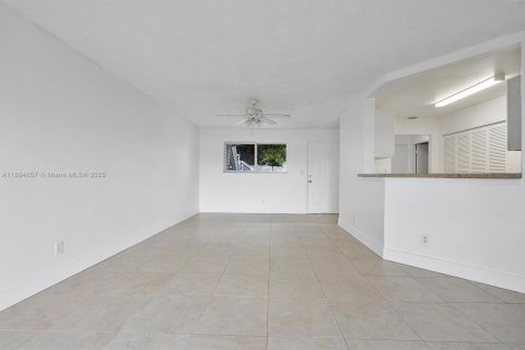 Снять в аренду квартиру в Окленд-Парк, Флорида 2 спальни, 94.76м2, № 1949281 - фото 16