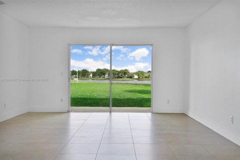 Снять в аренду квартиру в Окленд-Парк, Флорида 2 спальни, 94.76м2, № 1949281 - фото 6