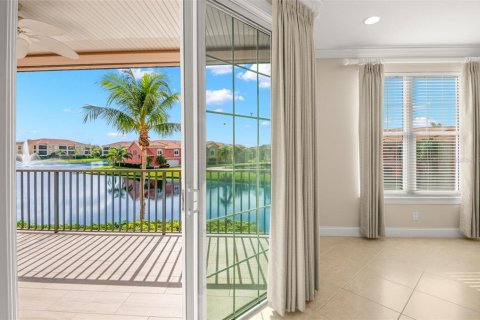 Condo in Saint Petersburg, Florida, 3 bedrooms № 2149795 - photo 13