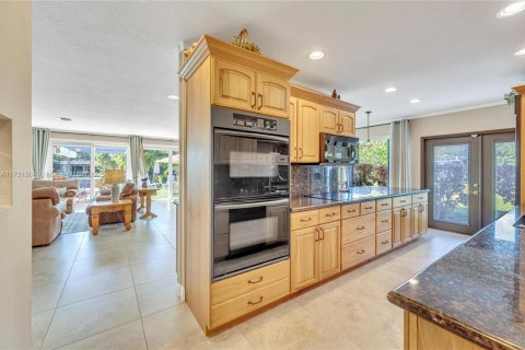 Villa ou maison à louer à Hallandale Beach, Floride: 4 chambres, 255.76 m2 № 1838733 - photo 23