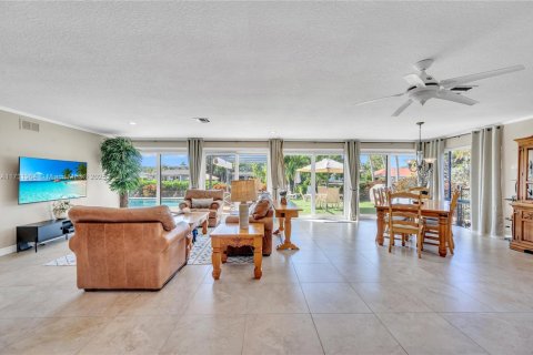 Villa ou maison à louer à Hallandale Beach, Floride: 4 chambres, 255.76 m2 № 1838733 - photo 25