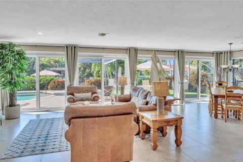 Villa ou maison à louer à Hallandale Beach, Floride: 4 chambres, 255.76 m2 № 1838733 - photo 11