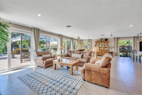 Villa ou maison à louer à Hallandale Beach, Floride: 4 chambres, 255.76 m2 № 1838733 - photo 12