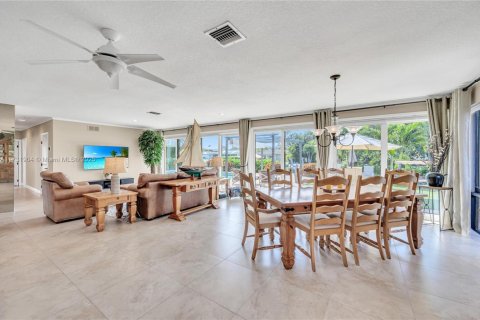 Villa ou maison à louer à Hallandale Beach, Floride: 4 chambres, 255.76 m2 № 1838733 - photo 16