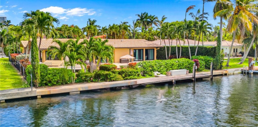 Villa ou maison à Hallandale Beach, Floride 4 chambres, 255.76 m2 № 1838733