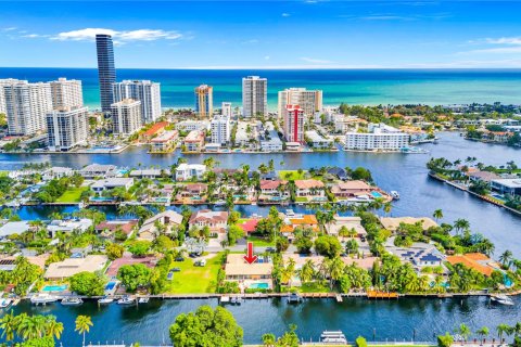 Villa ou maison à louer à Hallandale Beach, Floride: 4 chambres, 255.76 m2 № 1838733 - photo 5