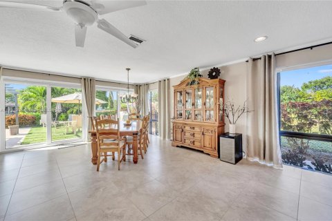 Villa ou maison à louer à Hallandale Beach, Floride: 4 chambres, 255.76 m2 № 1838733 - photo 15