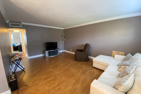 Copropriété à louer à West Palm Beach, Floride: 2 chambres, 74.14 m2 № 2431325 - photo 2