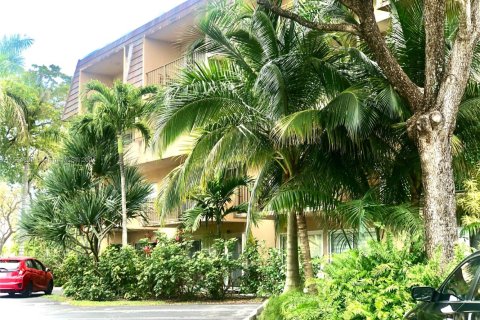 Condo in Miami, Florida, 1 bedroom  № 1710467 - photo 1