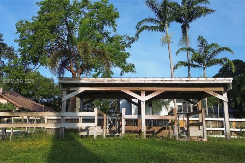 Commercial property in Dania Beach, Florida № 2428363 - photo 15