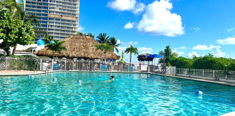 Кондоминиум с 1 спальней в Форт-Лодердейл, Флорида № 1993291