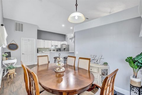 House in Tarpon Springs, Florida 4 bedrooms, 154.96 sq.m. № 2151426 - photo 21