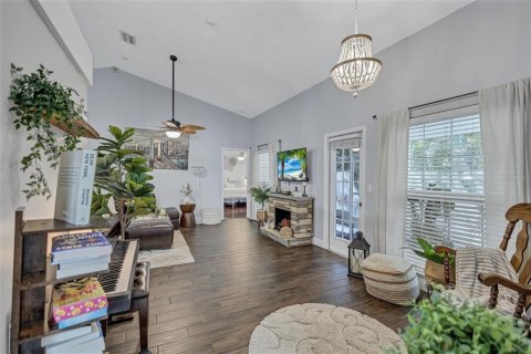 House in Tarpon Springs, Florida 4 bedrooms, 154.96 sq.m. № 2151426 - photo 9