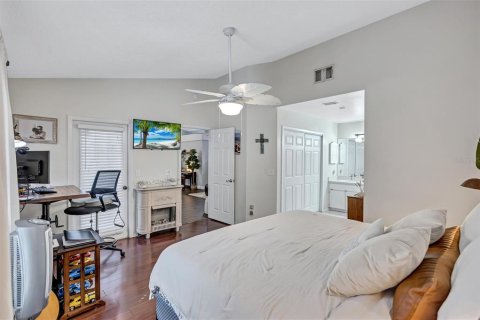 House in Tarpon Springs, Florida 4 bedrooms, 154.96 sq.m. № 2151426 - photo 24