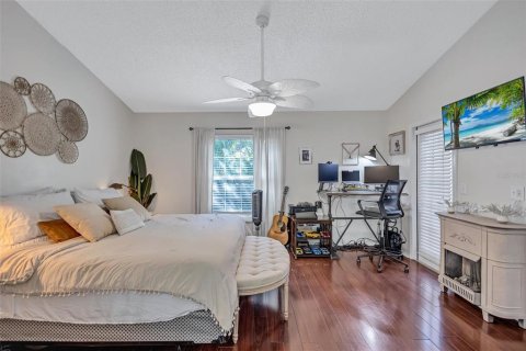 House in Tarpon Springs, Florida 4 bedrooms, 154.96 sq.m. № 2151426 - photo 25