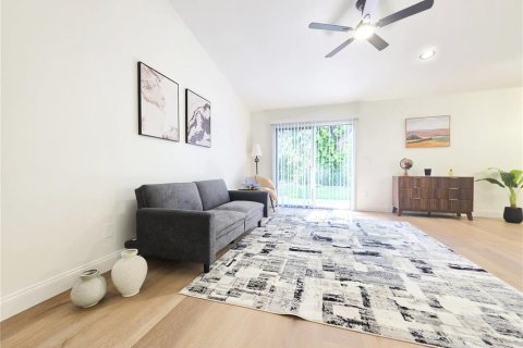 House in Jacksonville, Florida 3 bedrooms, 128.95 sq.m. № 2315279 - photo 6