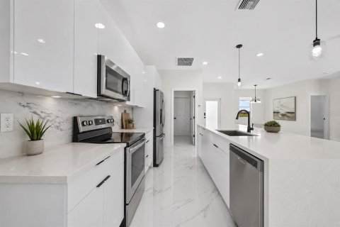 Casa en venta en Cape Coral, Florida, 3 dormitorios, 126.16 m2 № 2205563 - foto 9