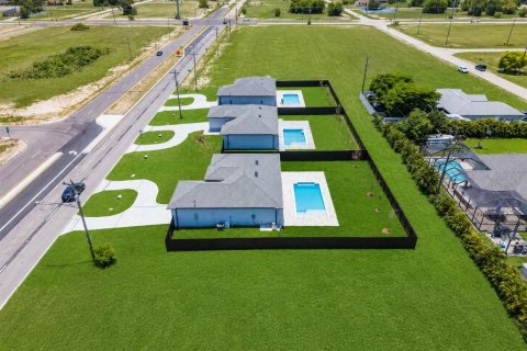 Casa en venta en Cape Coral, Florida, 3 dormitorios, 126.16 m2 № 2205563 - foto 2