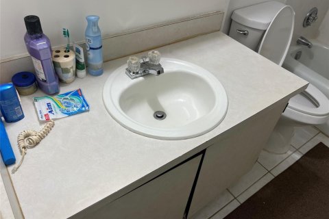 Купить кондоминиум в Маргит, Флорида 2 спальни, 89м2, № 2170028 - фото 14