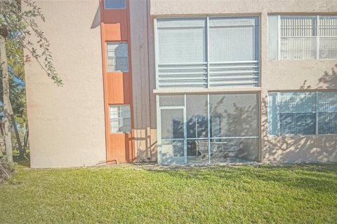 Купить кондоминиум в Маргит, Флорида 2 спальни, 89м2, № 2170028 - фото 17