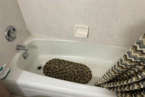 Купить кондоминиум в Маргит, Флорида 2 спальни, 89м2, № 2170028 - фото 16