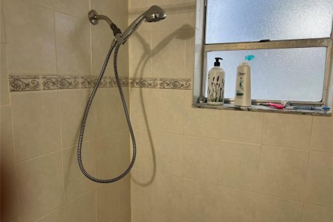 Купить кондоминиум в Маргит, Флорида 2 спальни, 89м2, № 2170028 - фото 15