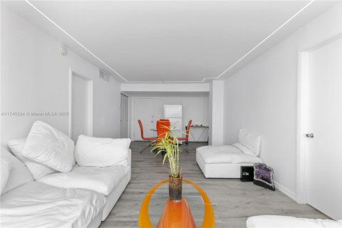 Condo in North Miami Beach, Florida, 2 bedrooms  № 1865760 - photo 7