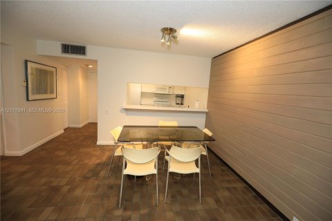 Copropriété à louer à Miami, Floride: 1 chambre, 91.97 m2 № 2439392 - photo 17