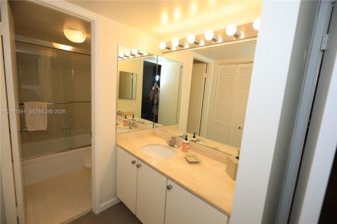 Copropriété à louer à Miami, Floride: 1 chambre, 91.97 m2 № 2439392 - photo 11