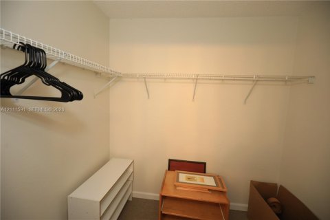 Copropriété à louer à Miami, Floride: 1 chambre, 91.97 m2 № 2439392 - photo 28
