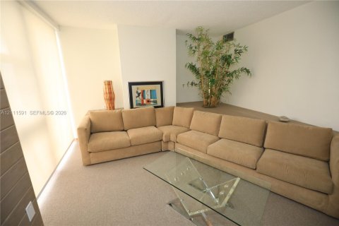 Copropriété à louer à Miami, Floride: 1 chambre, 91.97 m2 № 2439392 - photo 2