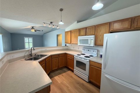House in Winter Haven, Florida 3 bedrooms, 144.46 sq.m. № 2393729 - photo 10