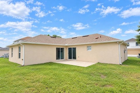 House in Winter Haven, Florida 3 bedrooms, 144.46 sq.m. № 2393729 - photo 5