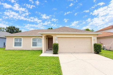 House in Winter Haven, Florida 3 bedrooms, 144.46 sq.m. № 2393729