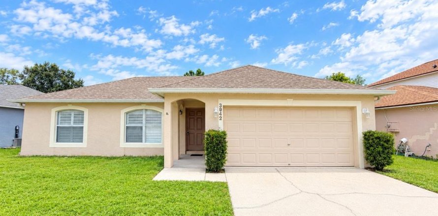House in Winter Haven, Florida 3 bedrooms, 144.46 sq.m. № 2393729