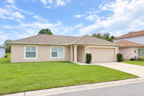 House in Winter Haven, Florida 3 bedrooms, 144.46 sq.m. № 2393729 - photo 2